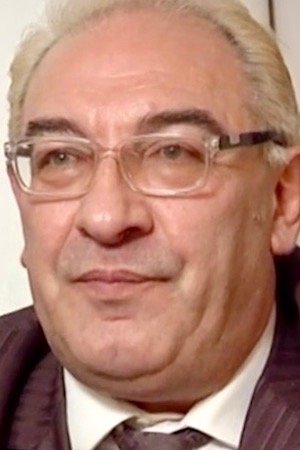 Roberto Malone backdrop