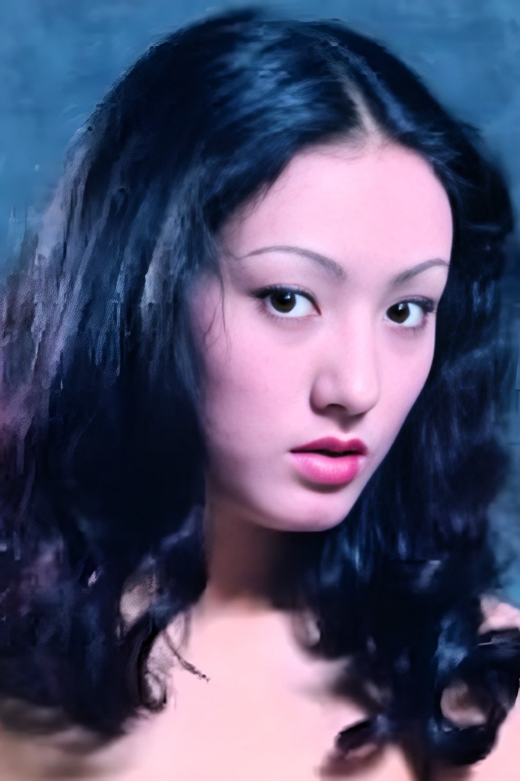 Mari Tanaka backdrop