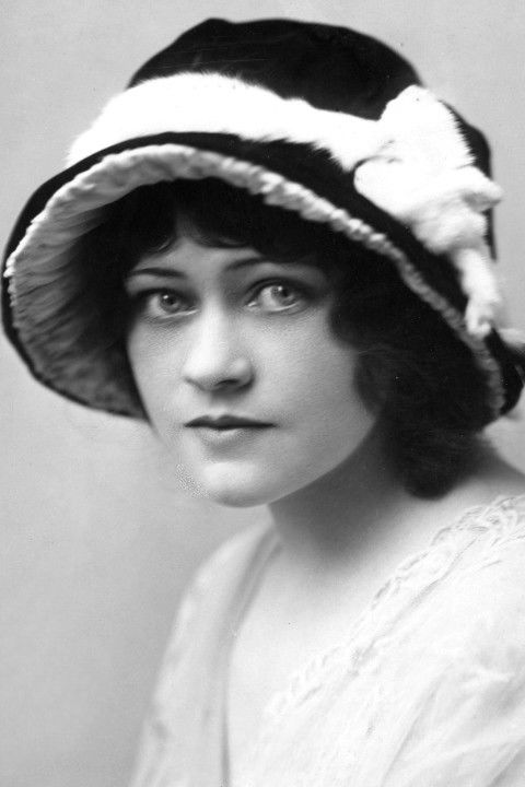 Peggy O'Neil backdrop