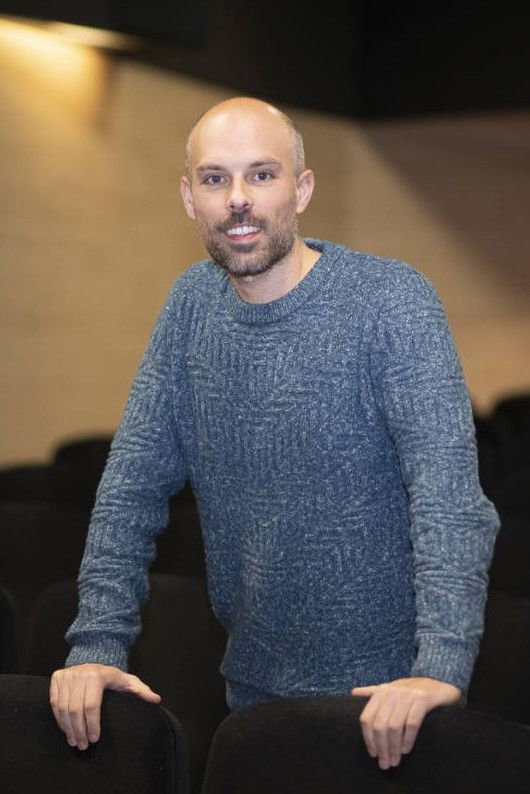 Eloy Domínguez Serén backdrop