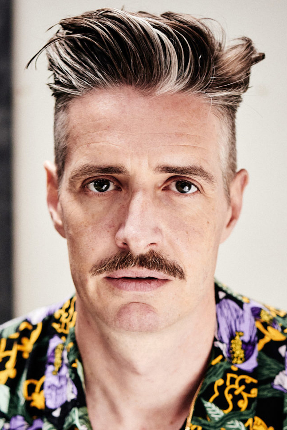 Léonard Bertholet backdrop