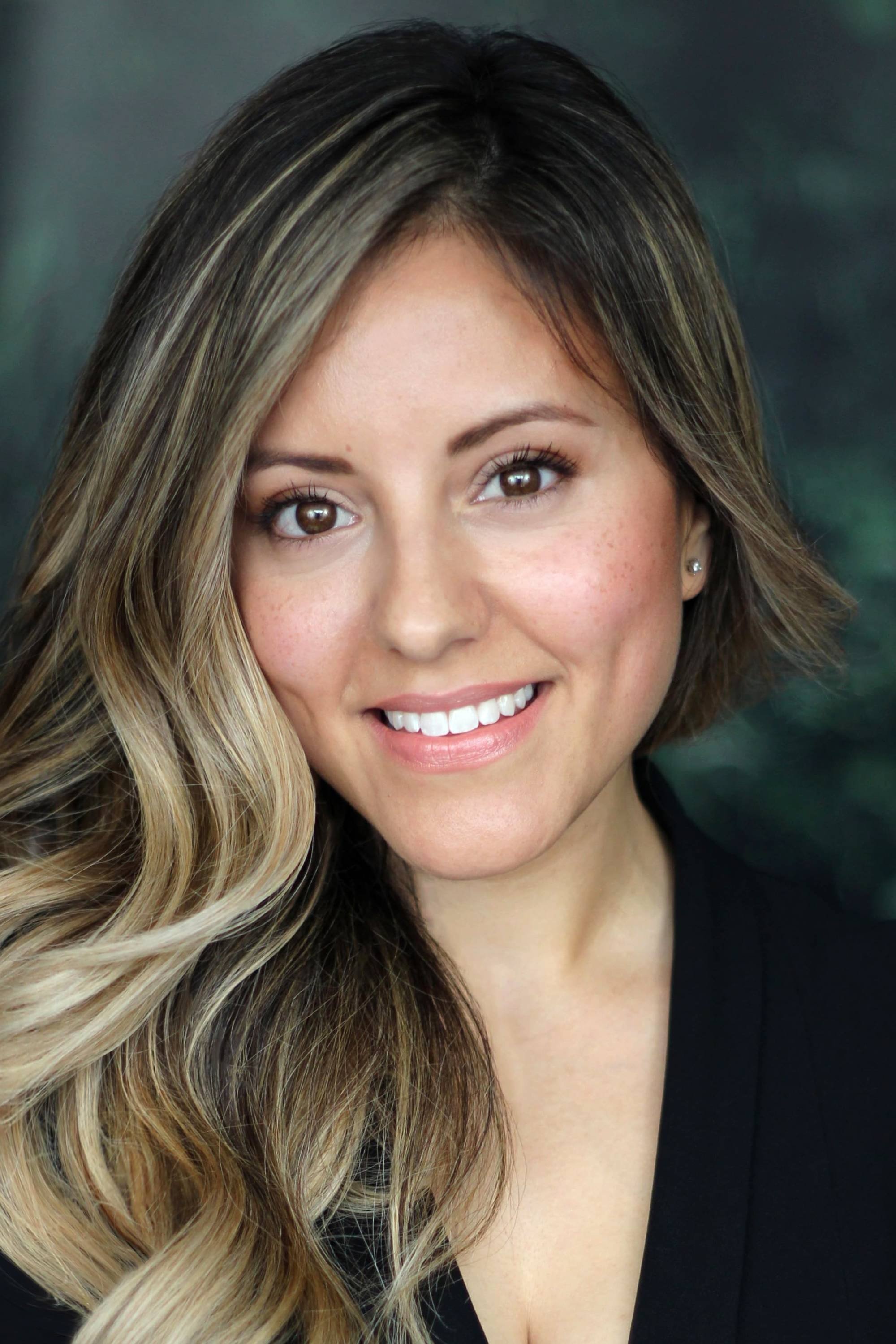 Daniela González backdrop