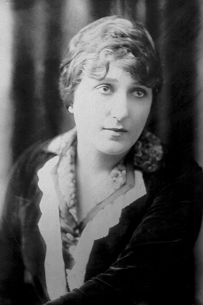 Léontine Massart backdrop