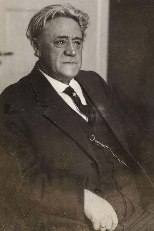 Rasmus Rasmussen backdrop