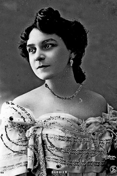 Charlotte Barbier-Krauss backdrop