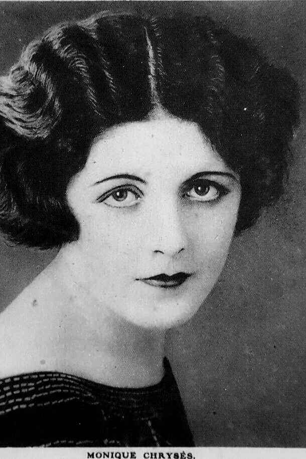 Monique Chrysès backdrop