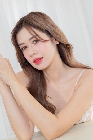 Nawinda Bertotti backdrop