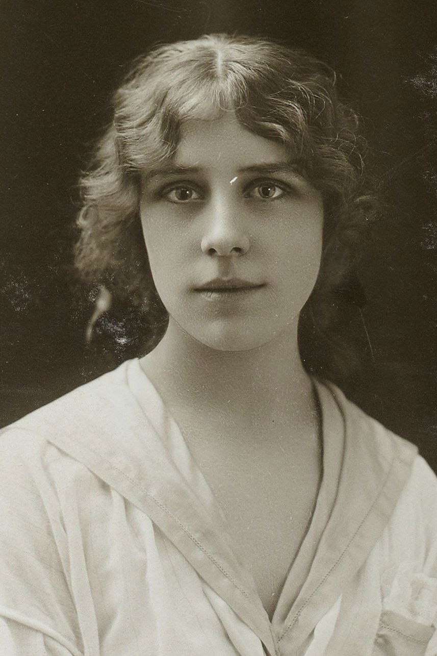 Andrée Pascal backdrop