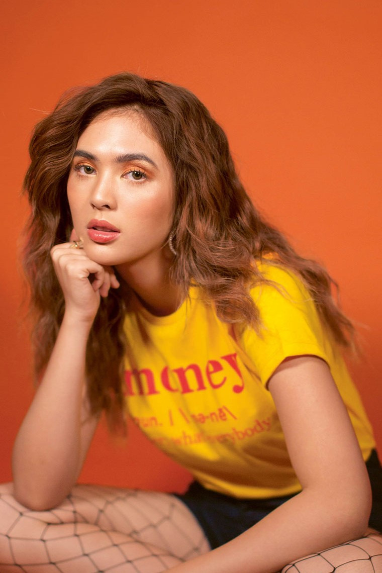 Sofia Andres backdrop
