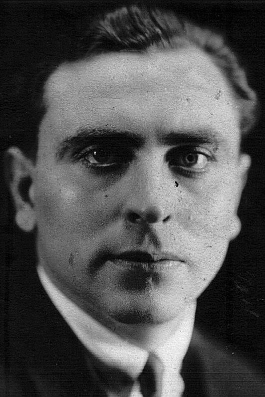 Gaston Norës backdrop