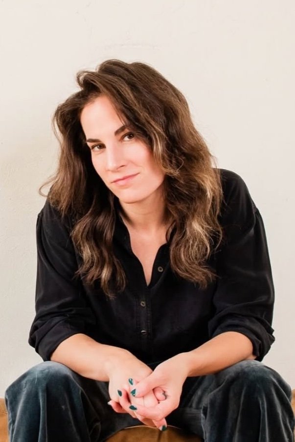 Laura Ramadei backdrop