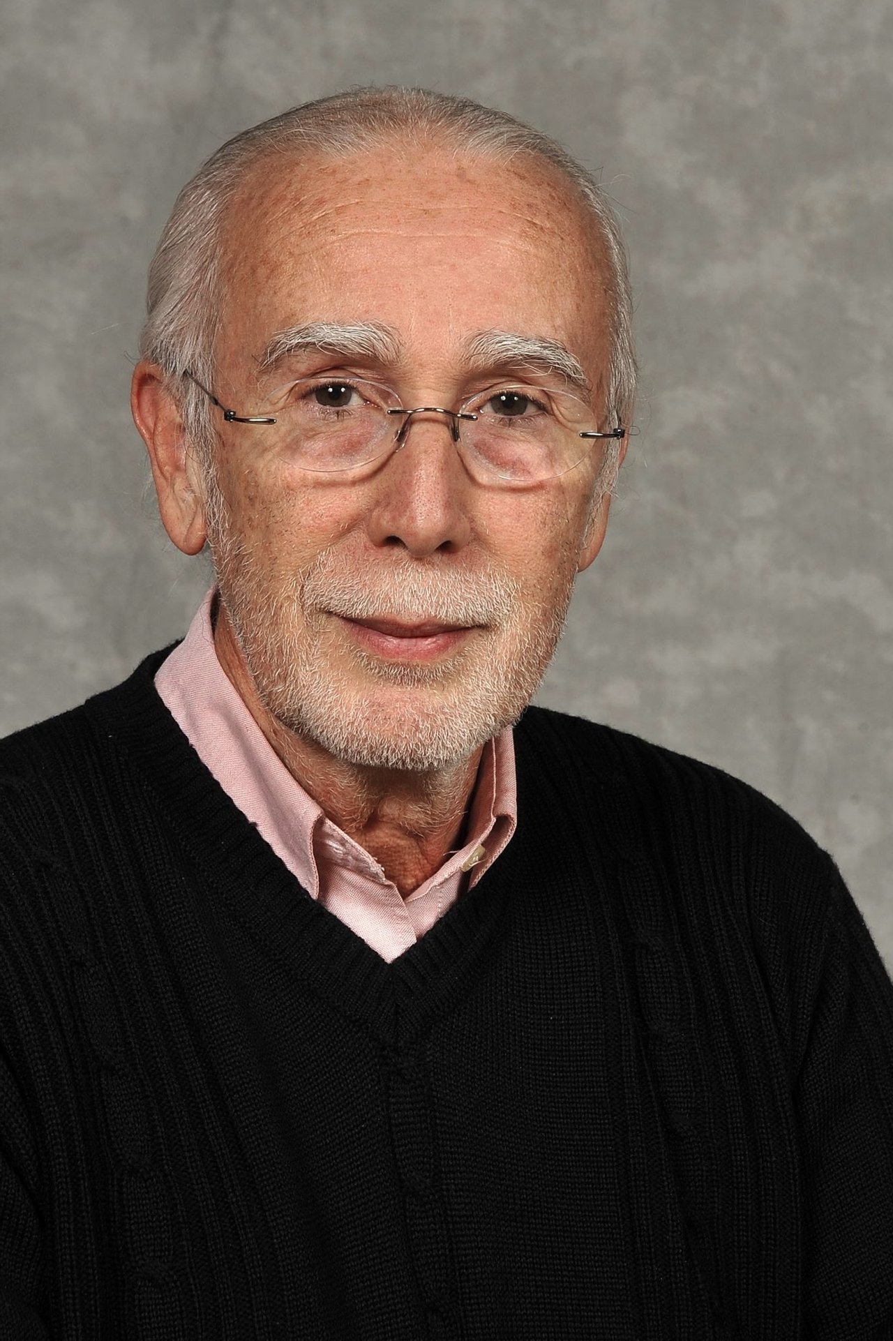 Tewfik Farès backdrop