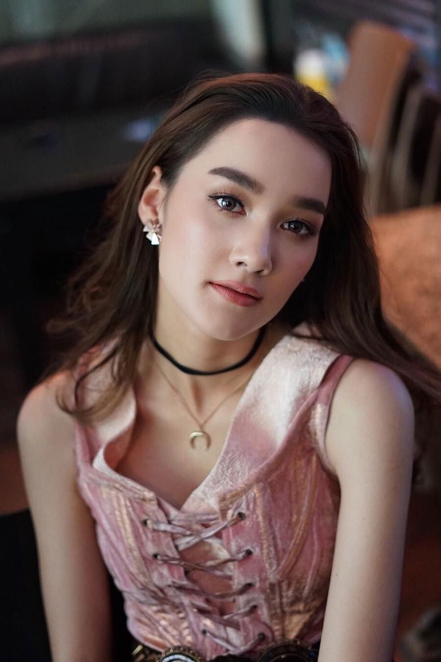 Diana Flipo backdrop