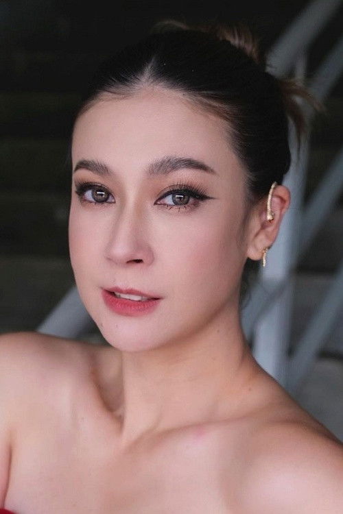 Amika Klinpratoom backdrop