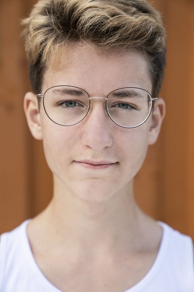 Juri Sam Winkler backdrop