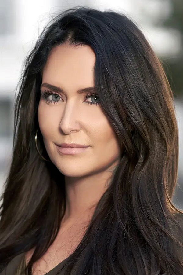 Stephanie 'Geggo' Karma Salvarli backdrop