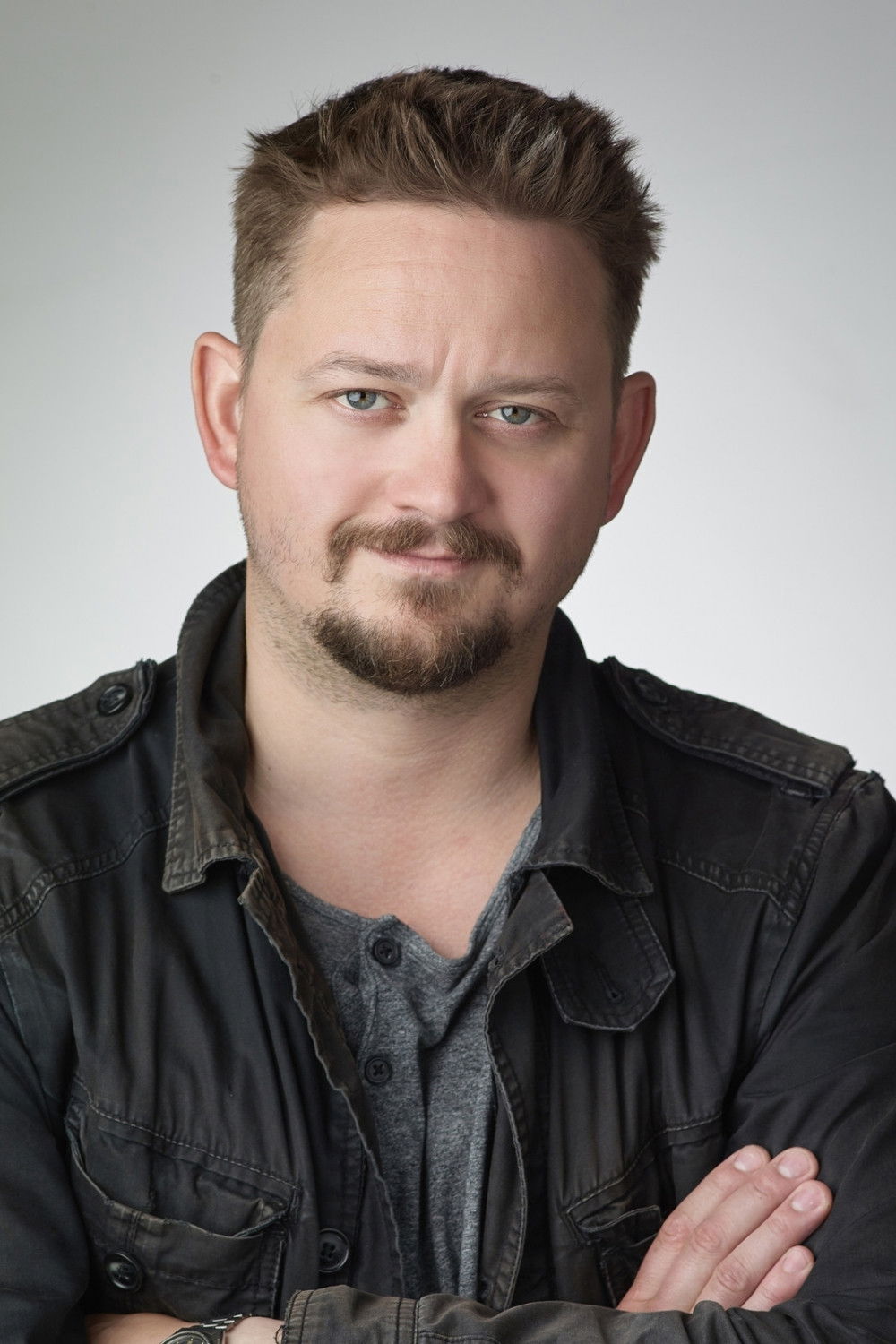 Zoltán Géczi backdrop