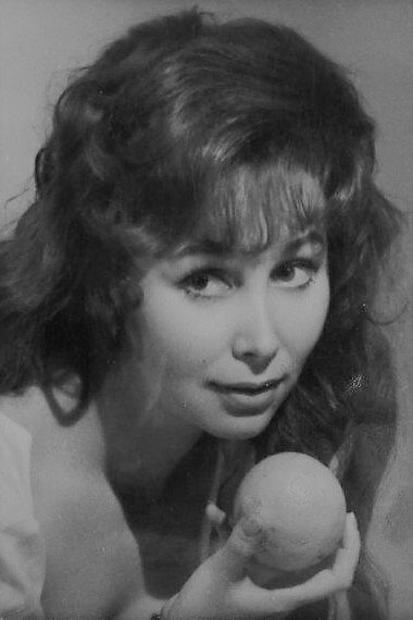 María Saavedra backdrop