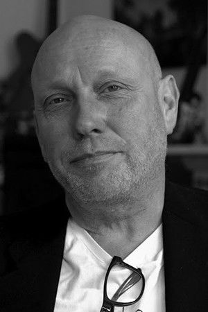 Riqard Hesllop backdrop