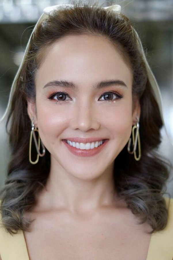 Chonticha Nuamsukon backdrop