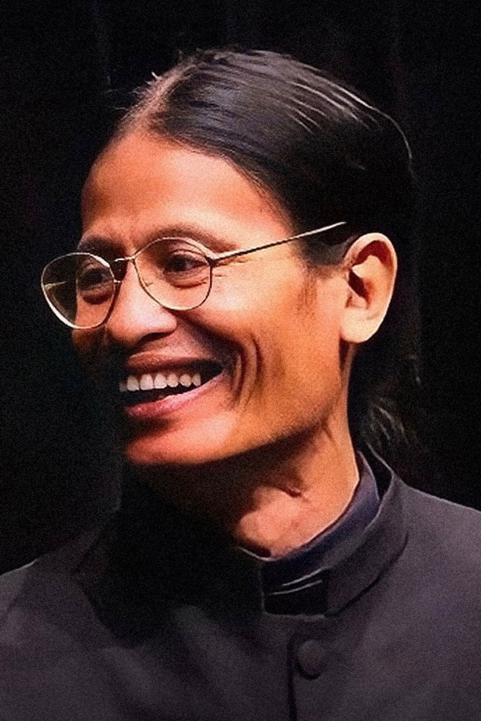 Pundhevanop Dhewakul: Pundhevanop Dhewakul backdrop