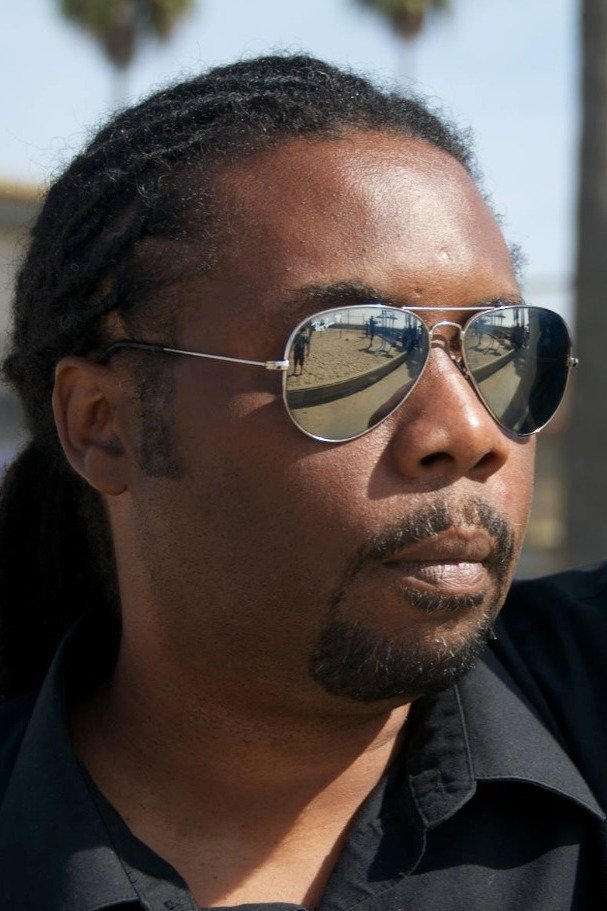 Dvejn Aleksandër Smith backdrop