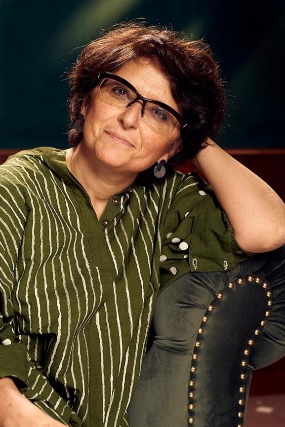 Sepideh Farsi backdrop