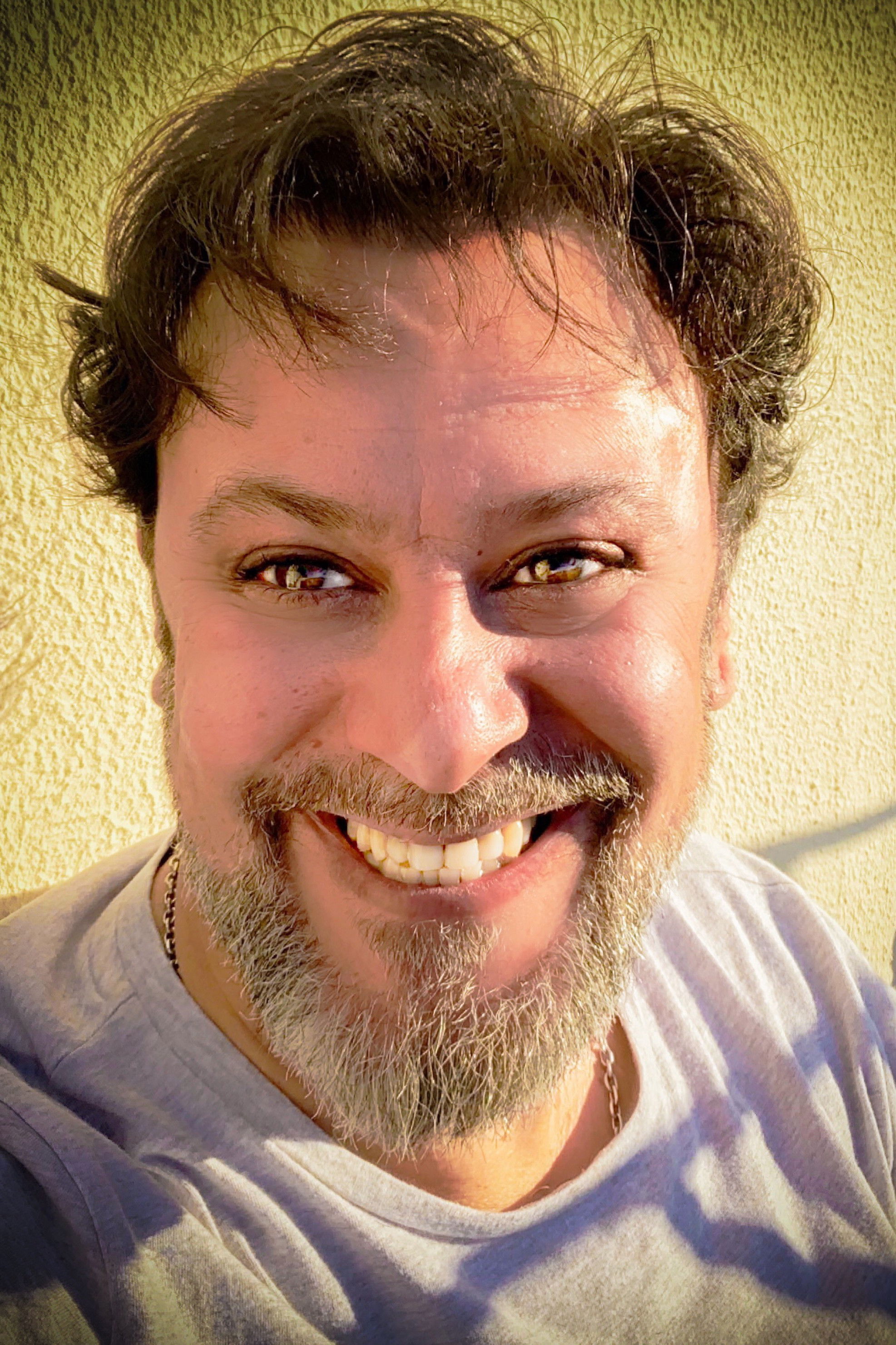 Roberto Candeias backdrop