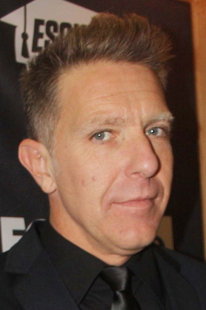 Alejandro Fantino backdrop