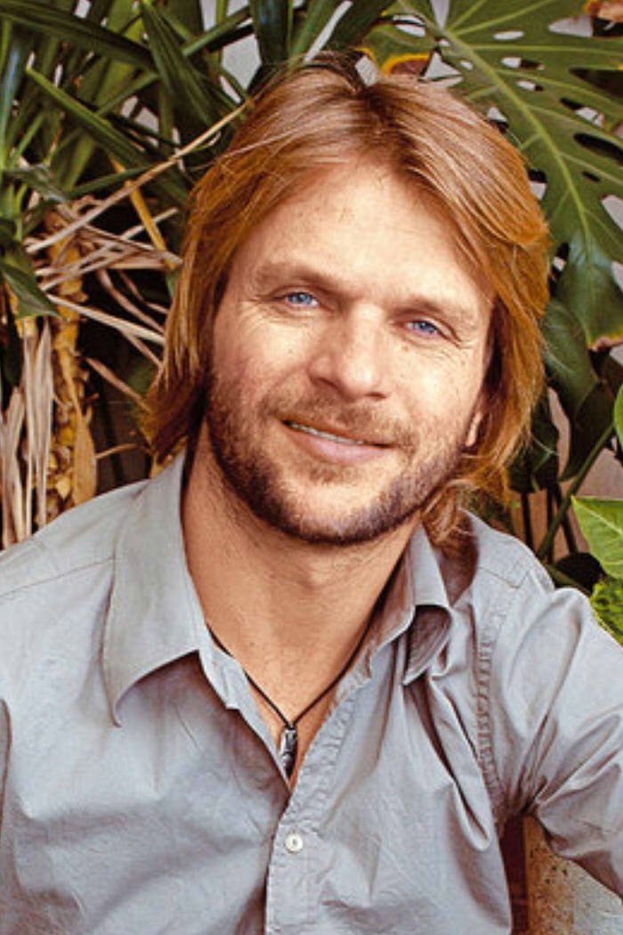 Juan Pablo Bastidas backdrop