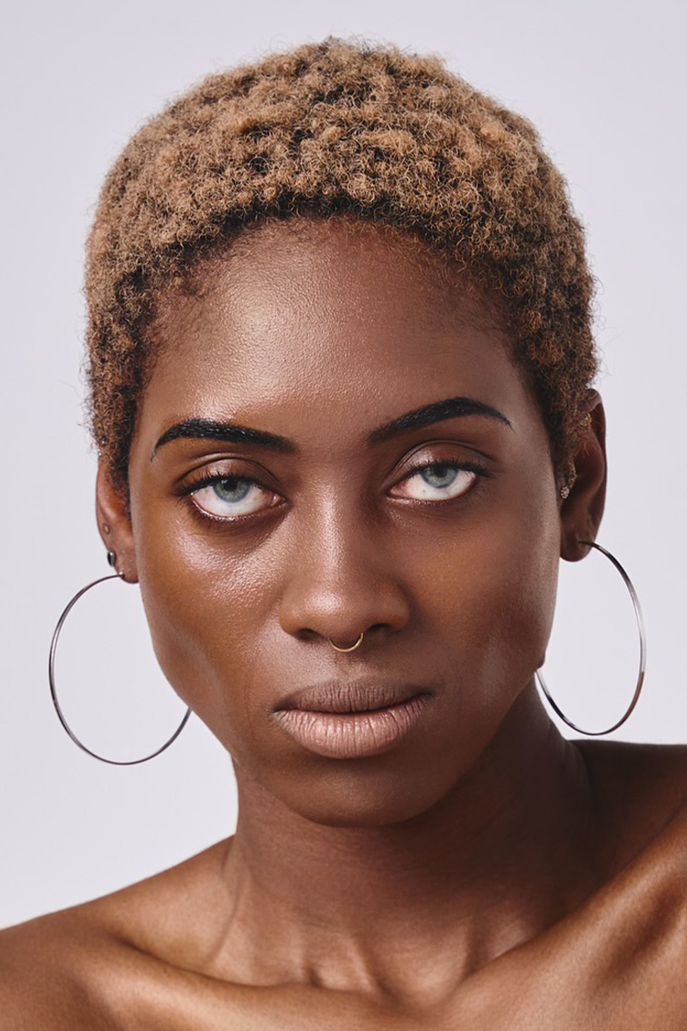 Flora Silvestër Xhozeph backdrop