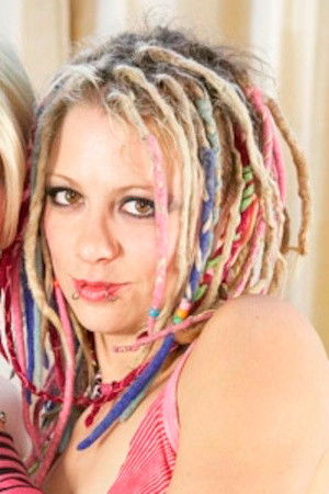 Reina Terror backdrop