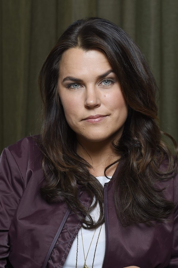 Mia Skäringer backdrop