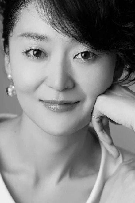 Hikari Yono backdrop