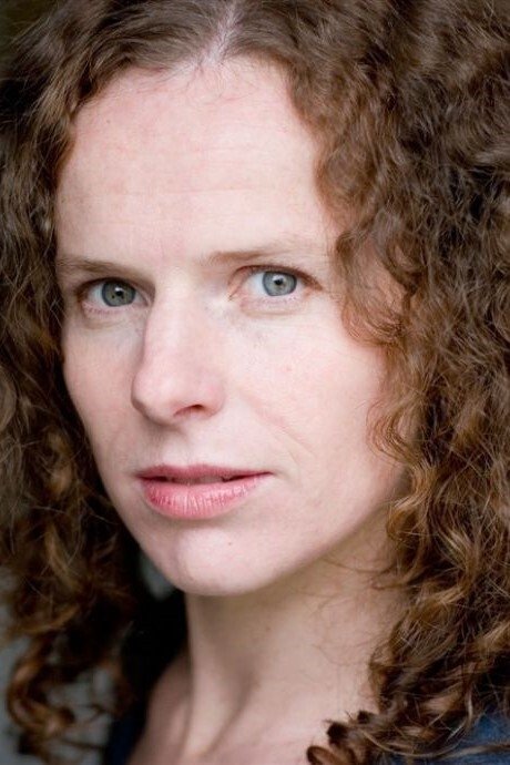 Astrid Adverbe backdrop