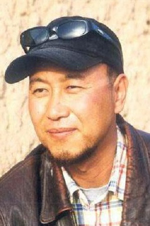 Tingxiao Huo backdrop