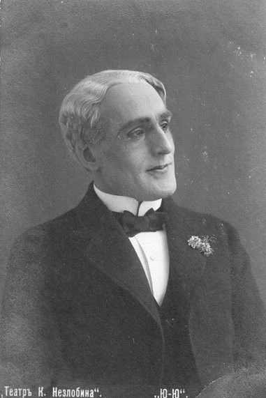 Aleksandr Chargonin backdrop