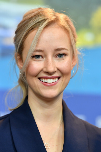 Izel Bezuidenhout backdrop