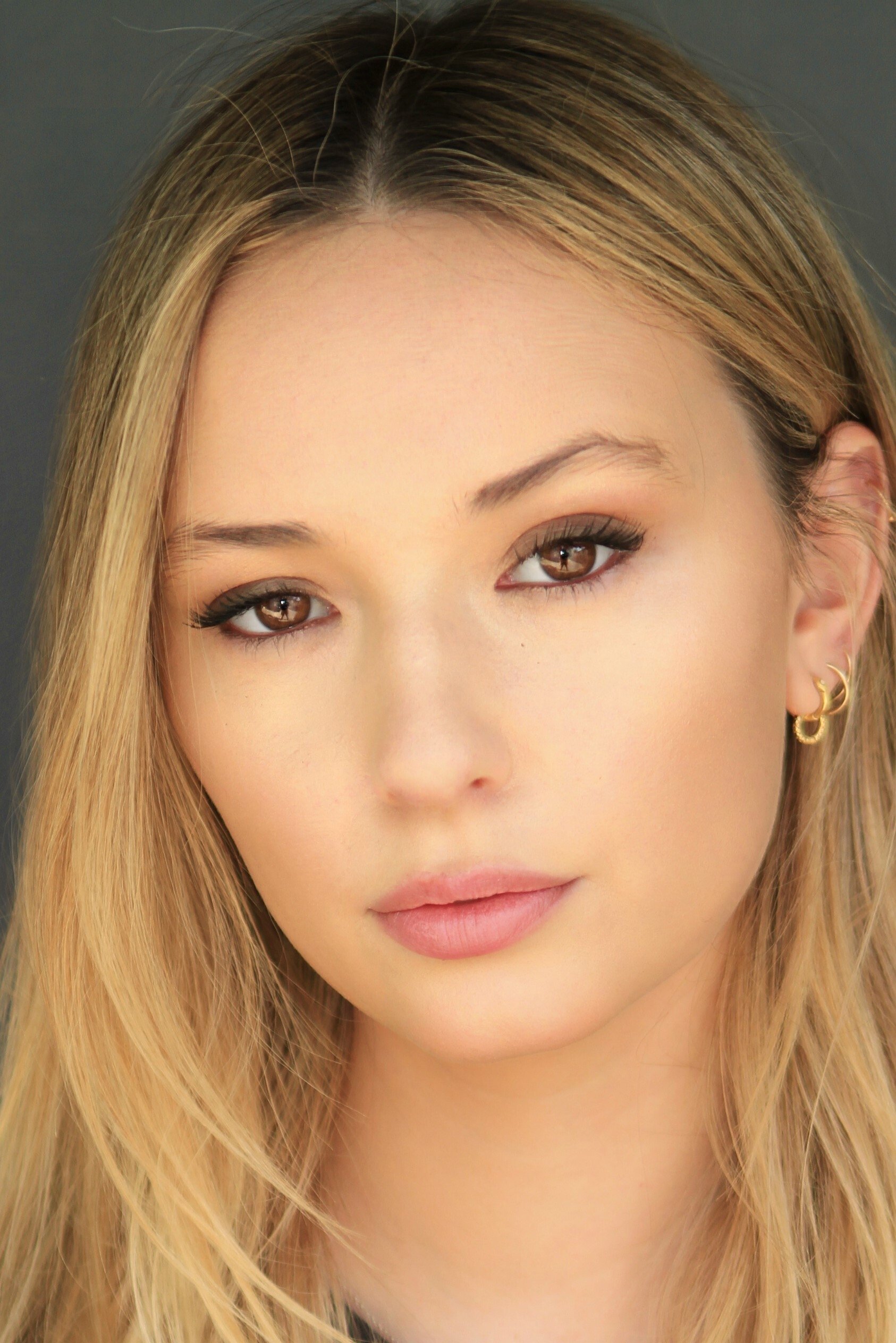 Caitlin Harris backdrop