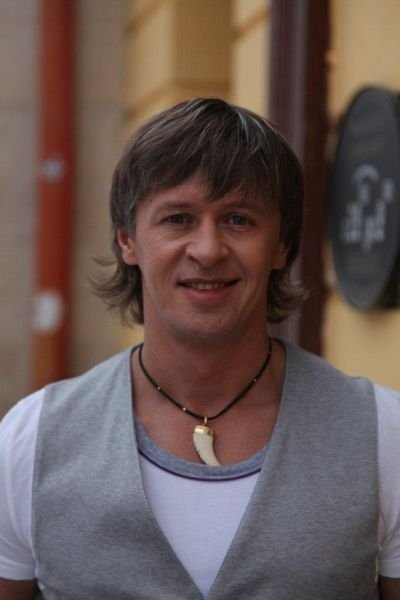 Sergey Isayev backdrop