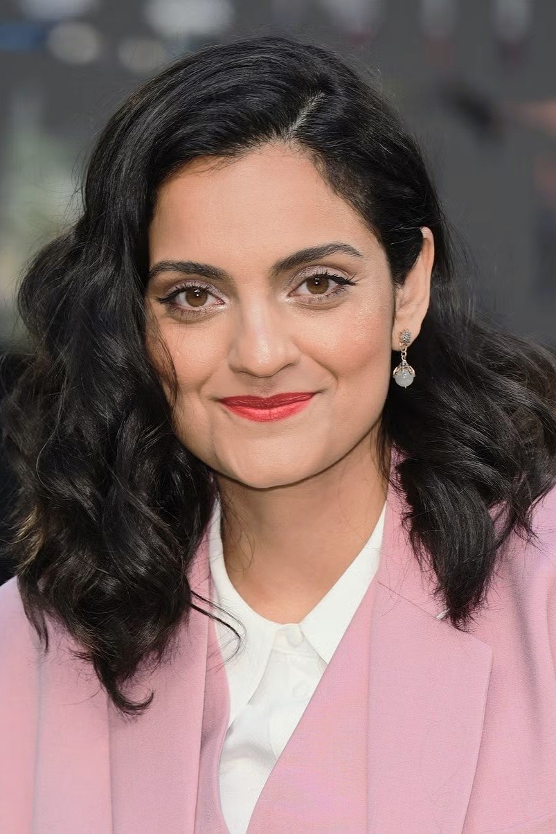 Nida Manzoor backdrop