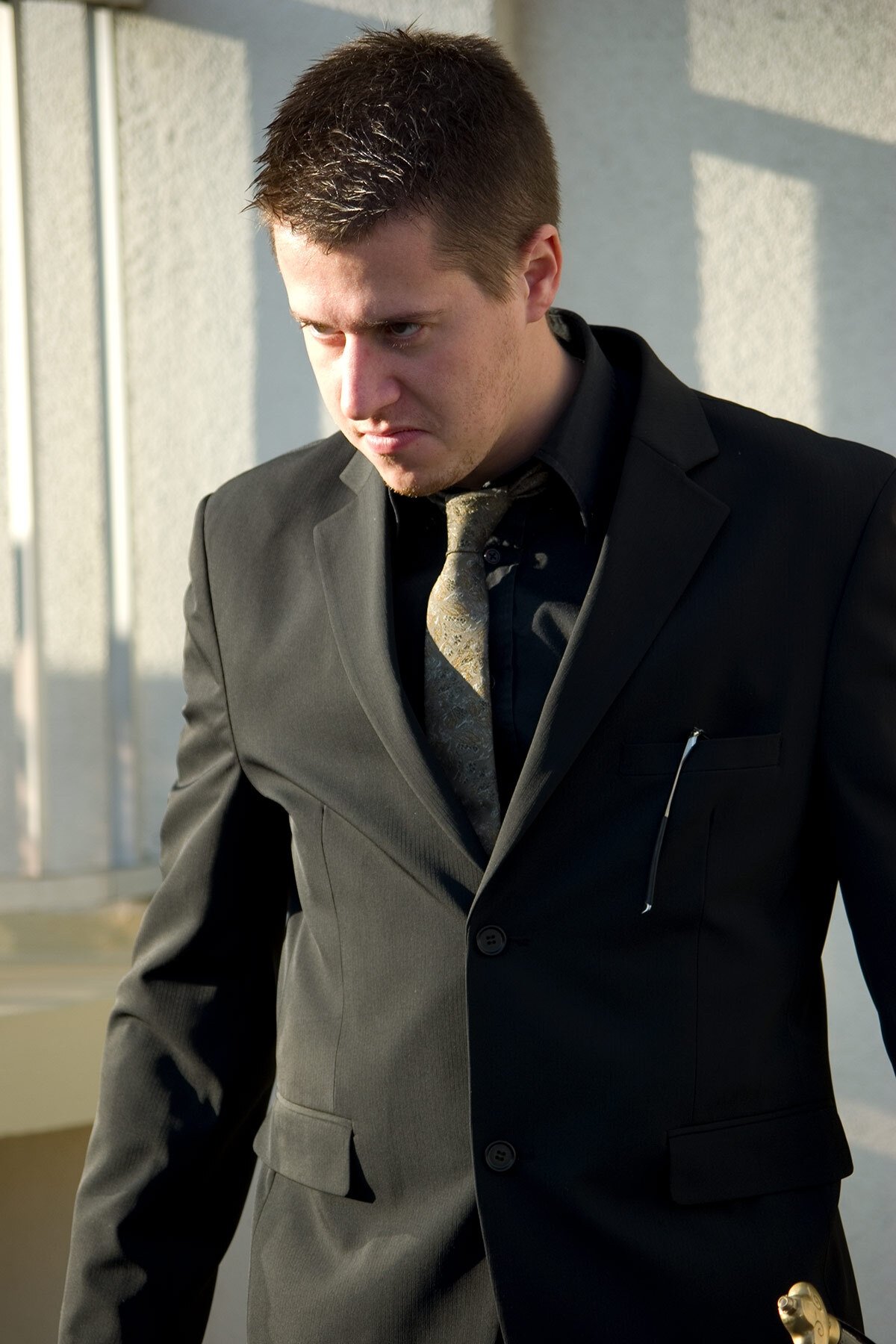 Dejvid Bourdier backdrop