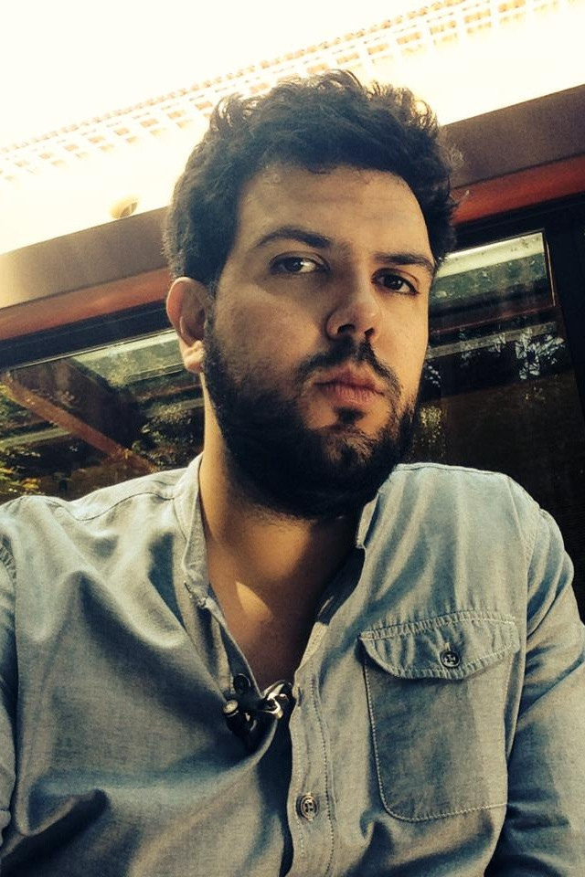 Rafael Lessa backdrop