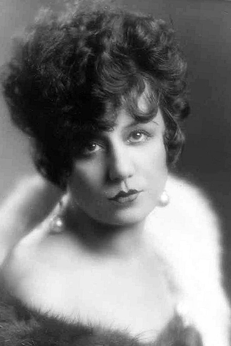 Germaine De Neel backdrop