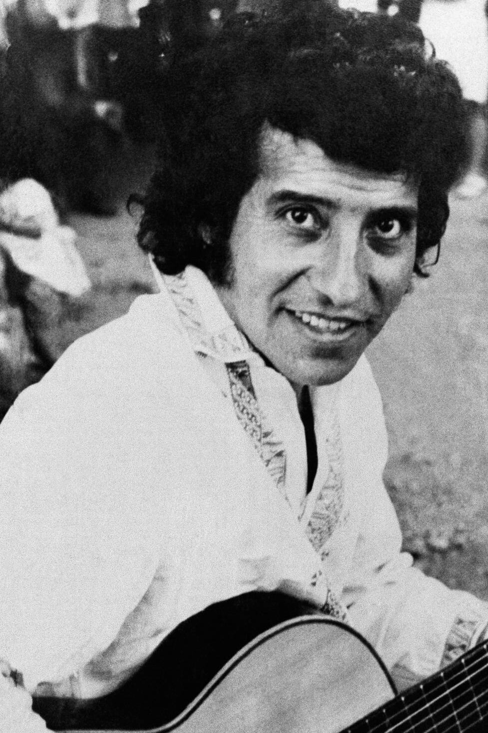 Víctor Jara backdrop
