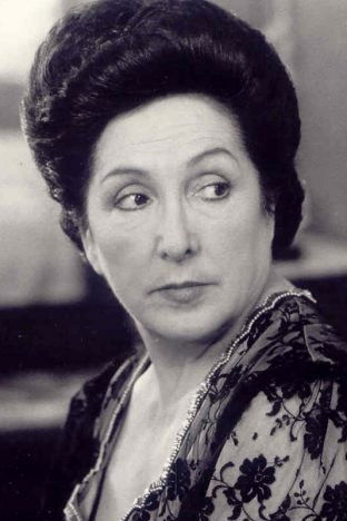 Maruja Más backdrop