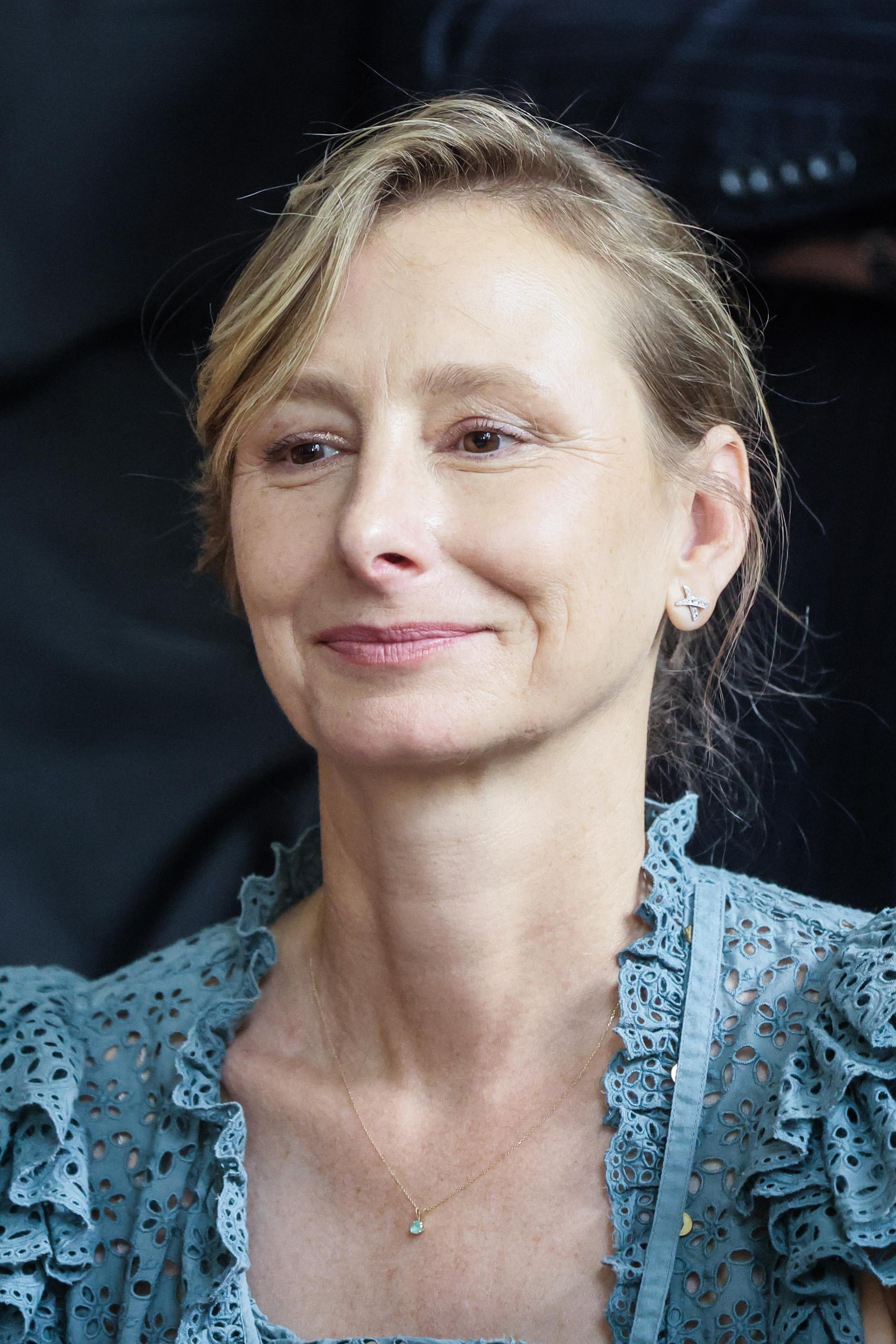 Monika Kristlová backdrop