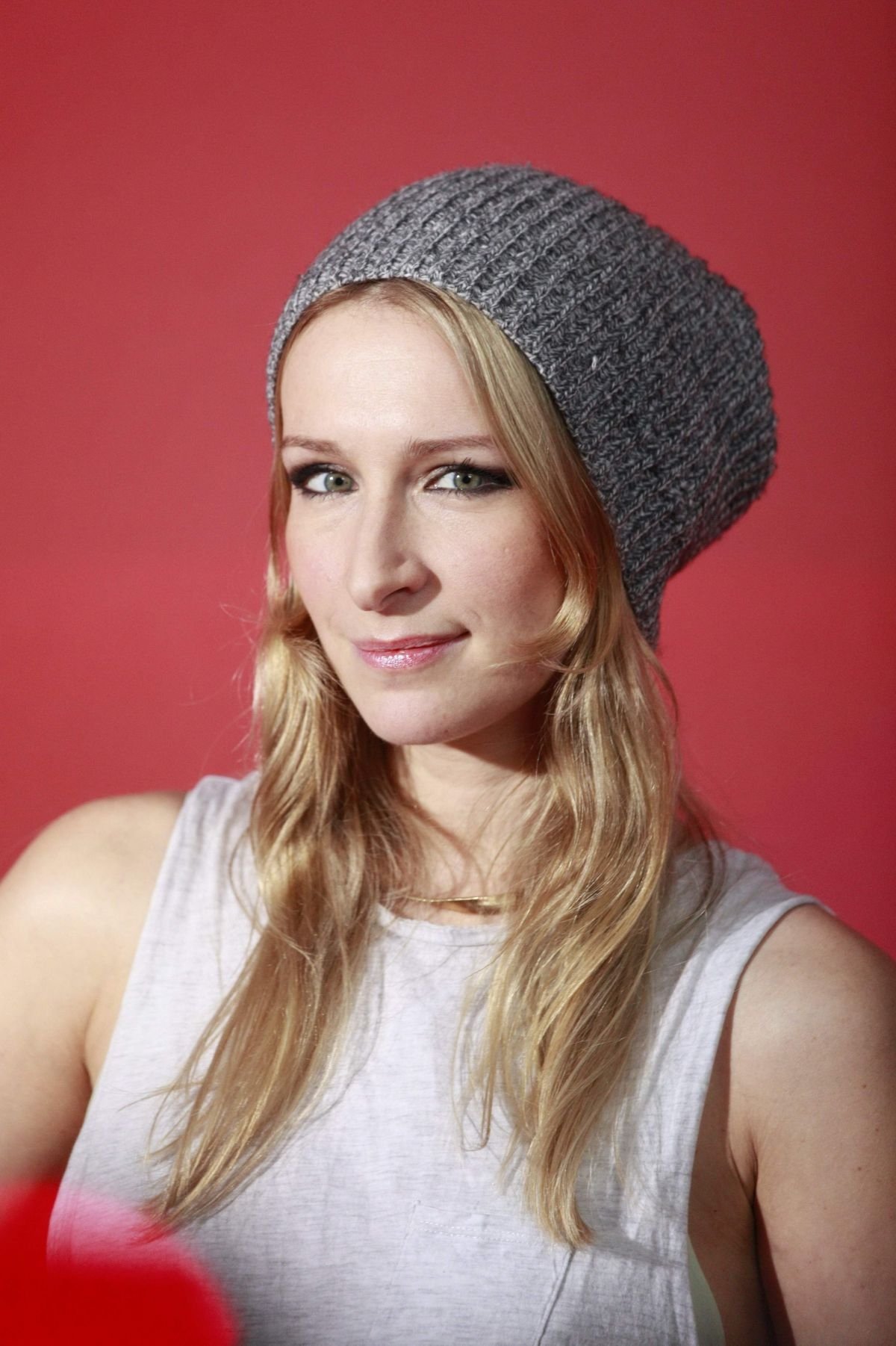 Sandra Nasic backdrop