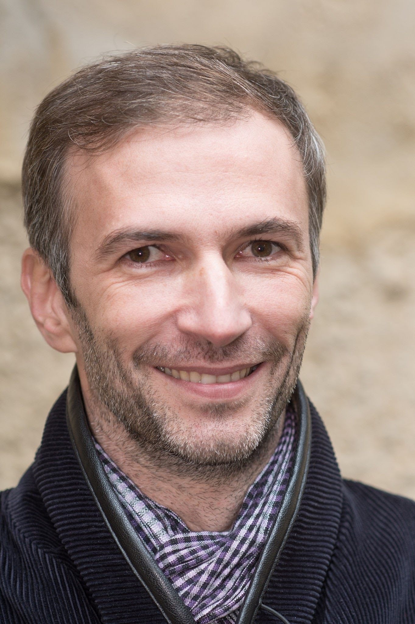 Thomas Salvador backdrop