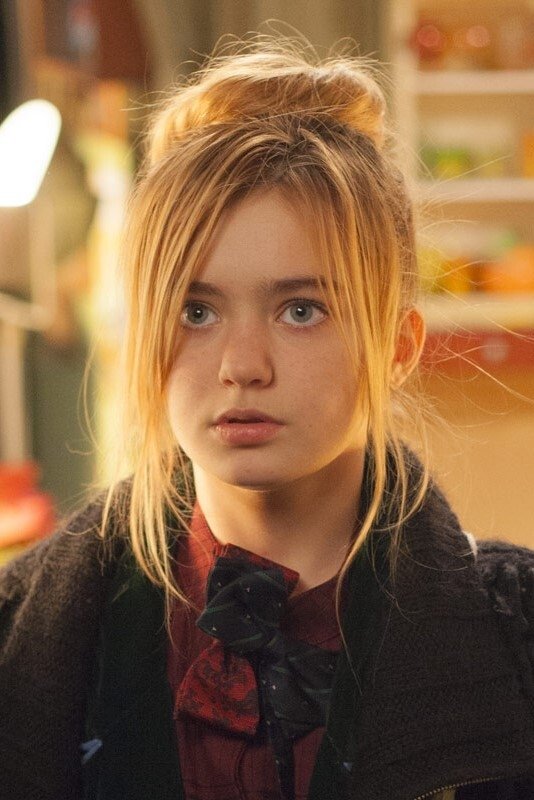 Lola Lasseron backdrop